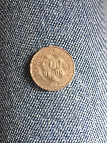 1995 Coin Colombia 200 Pesos  Circulated