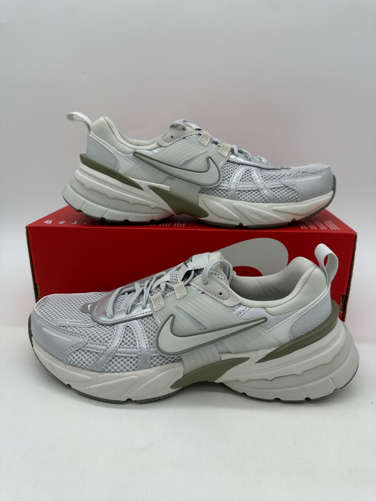 靴 NIKE V2K RUN 26cm Nike V2K Run Women's Shoes. Nike.com