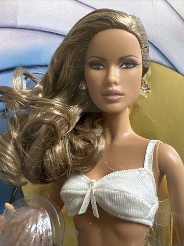 MATTEL 2009 DR. NO HONEY RYDER James Bond 007 Barbie Doll BLACK LABEL R4464 NRFB