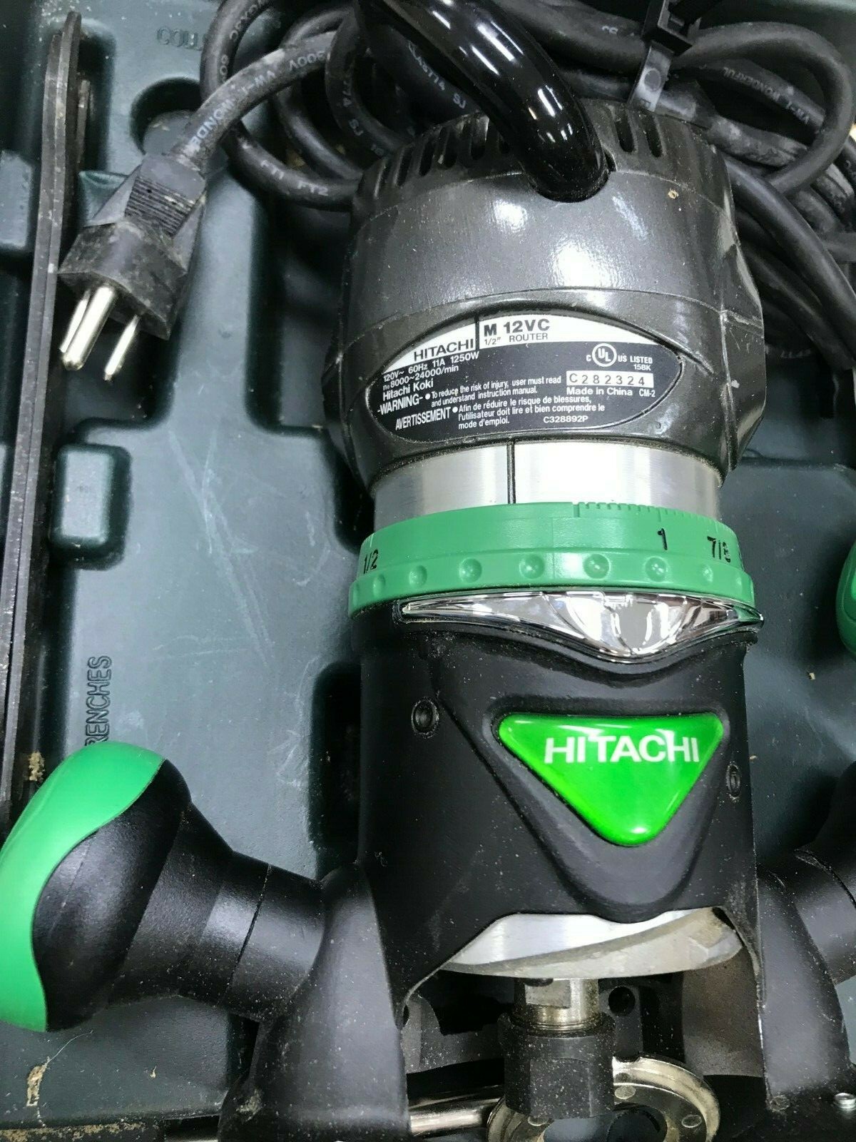 Hitachi KM12VC 11 Amp 2-1/4 HP Plunge & Fixed Base Vari Speed Router KIT