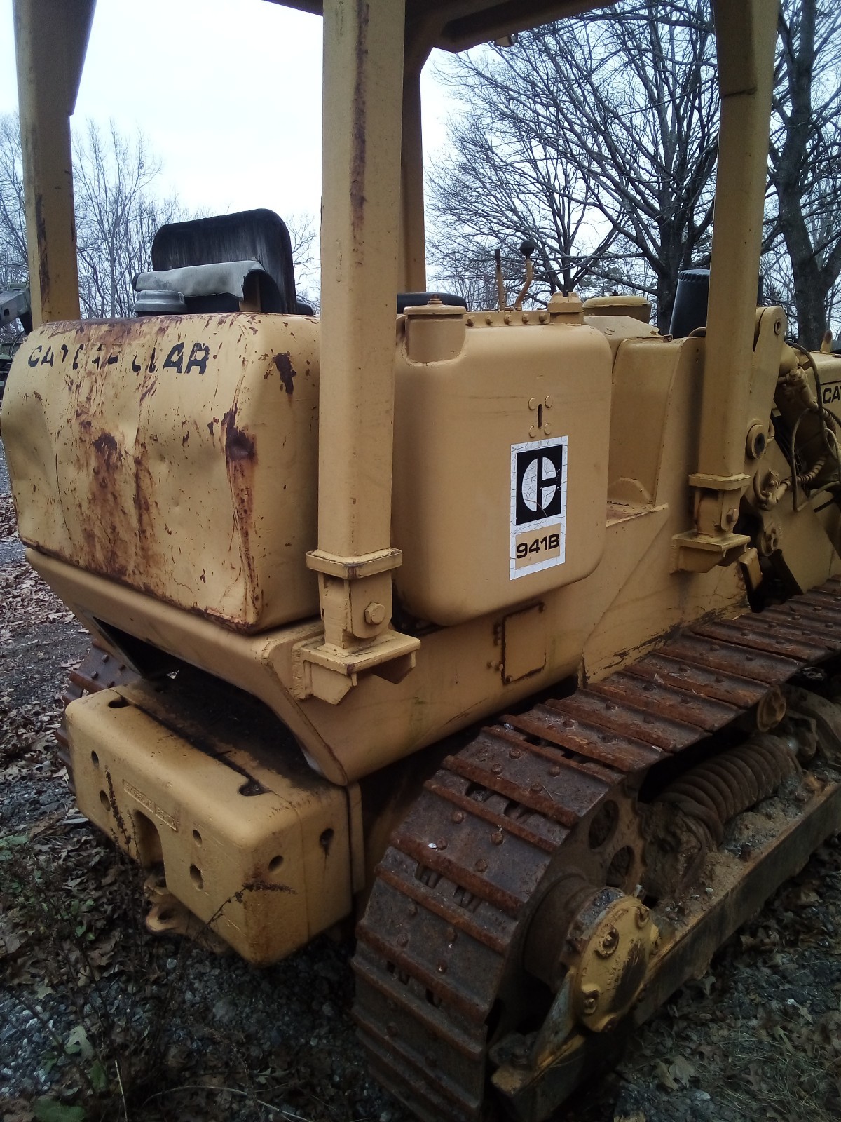 CAT 941B CRAWLER/LOADER IN GOOD OPERATIONAL CONDITION - RUNS AND DRIVES