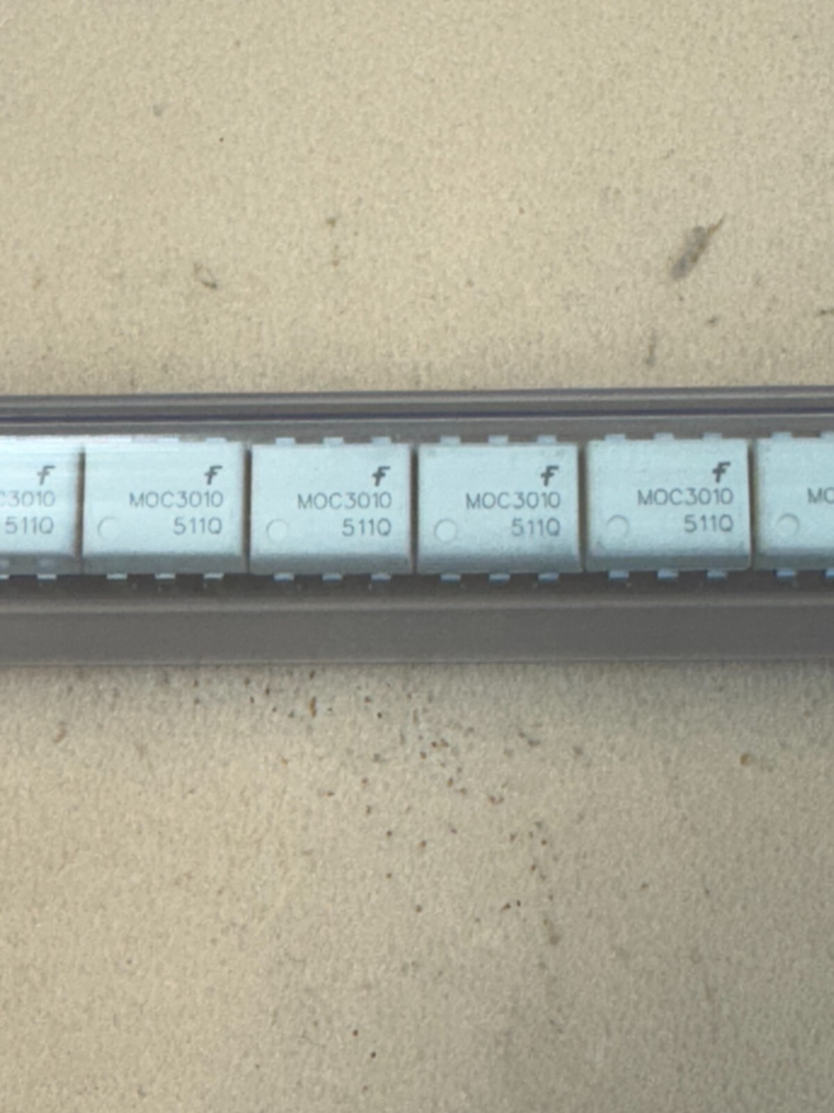 10 pcs Fairchild MOC3010 OPTO ISO TRIAC OUT FREE SHIPPING