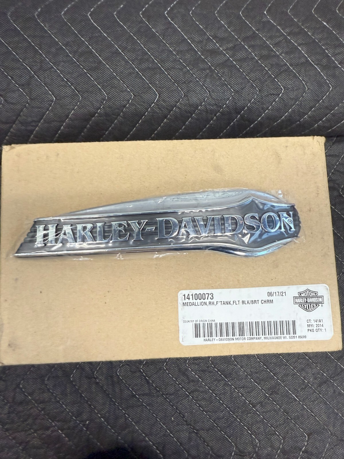 Harley-Davidson PATENTED 純正ロゴ ネームプレート 新品 Harley Davidson 61769-47T ハーレー純正 ネームプレート 47年