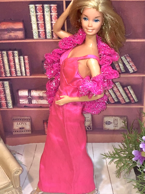 1977 Vintage Superstar Barbie Mattel 9720 in Original Dress Boa