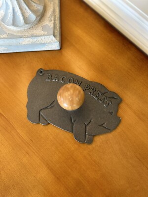 Williams Sonoma Cast Iron Pig Bacon Press NWOT OPEN BOX READ!