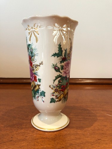 Lenox Pierced 1999 SEASON'S GREETINGS Vase With Gold Trim 8 1/2” High