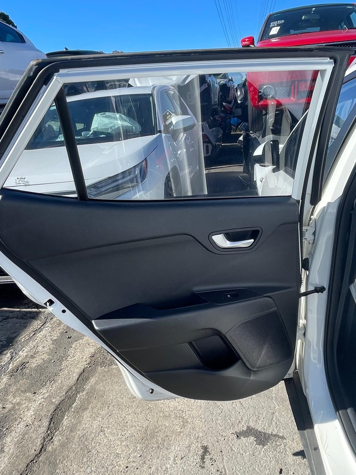 2023 Kia Stonic - thumbnail 3