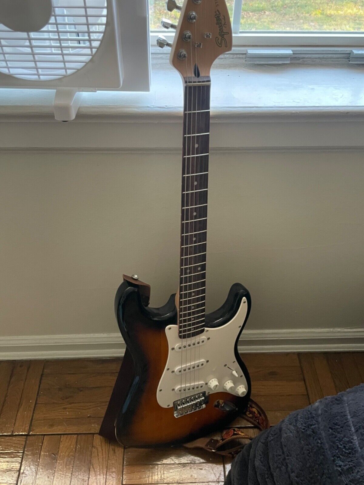 Fender 371001532 Squier Bullet Strat Electric Guitar - Brown | eBay Fender 371001532 Squier Bullet Strat Electric Guitar - Brown | eBay