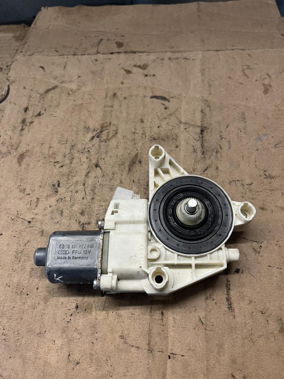 Mercedes-Benz - OS Front Window Motor Regulator 0130822691 A2469065200
