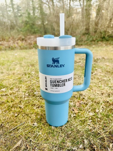 Stanley The Quencher H2.0 Flowstate Tumbler 40 oz - POOL Stanley The Quencher H2.0 Flowstate Tumbler 40 oz - POOL
