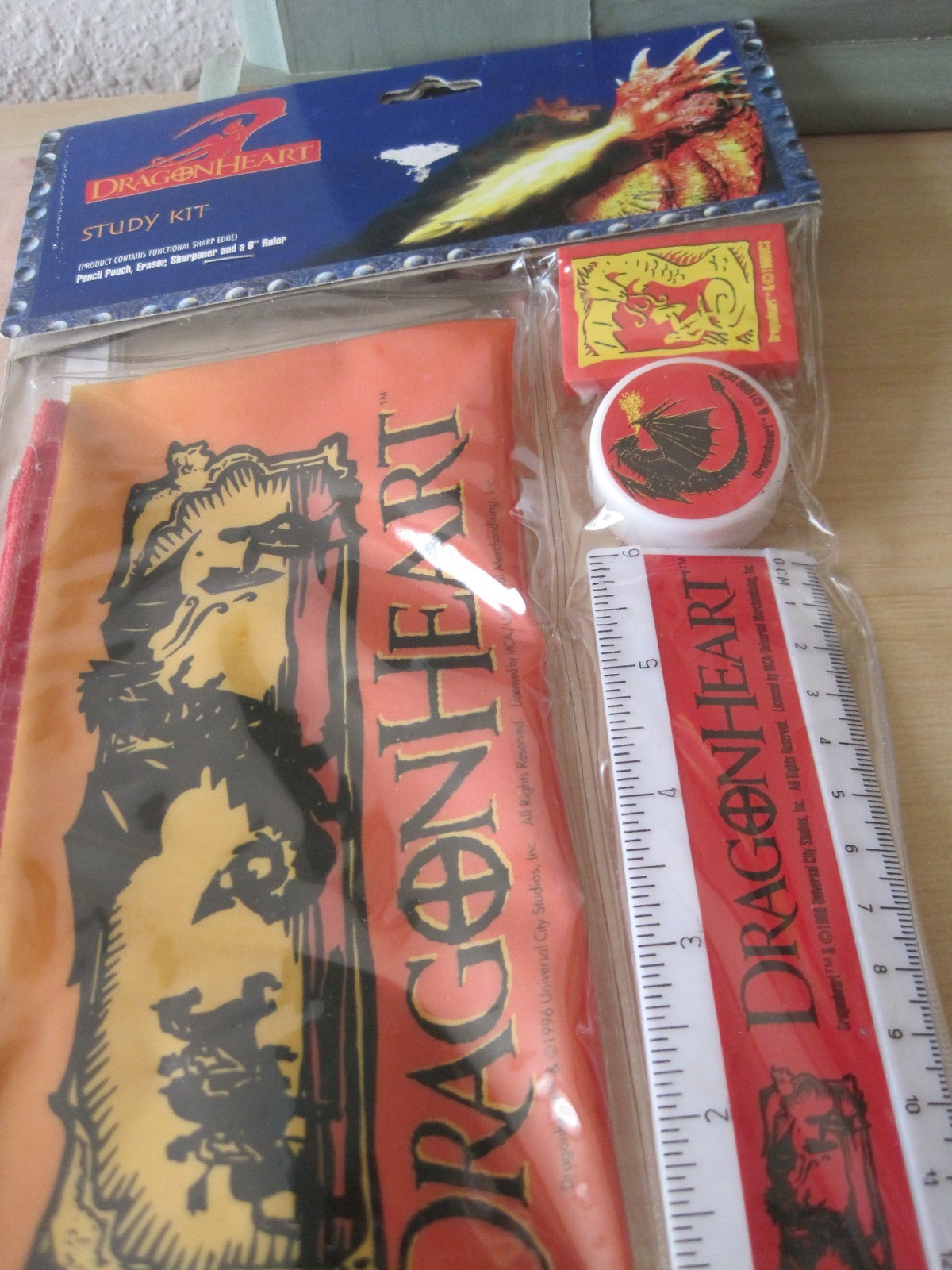 Dragonheart 1996 Universal Studios Pencil Case W/Access, Shaving Set + Color BK