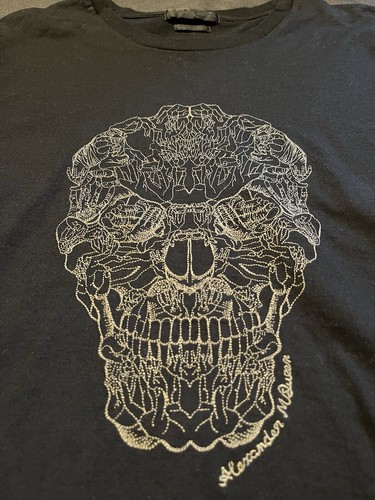 ALEXANDER MCQUEEN EMBROIDERED SKULL TSHIRT SIZE XL BUT FITS