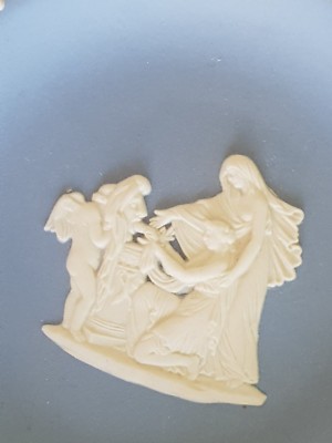 Wedgwood made in England  jasperware blue cream pottery dish 4 1/4