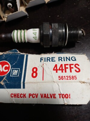 NOS 8 AC SPARK PLUGS 44FFS BUICK SKYLARK 215 V8 NOS 4 GREEN STRIPES