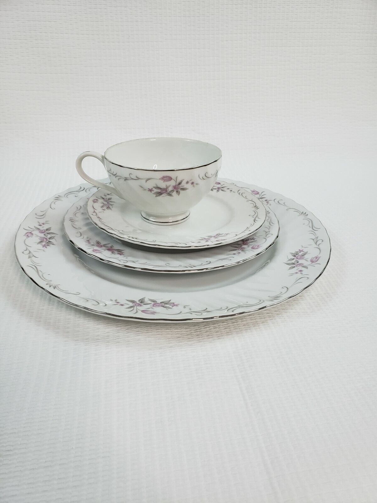 4 Piece Genuine Porcelain China Gold Standard Made in Japan 4 Piece Genuine Porcelain China Gold Standard Made in Japan