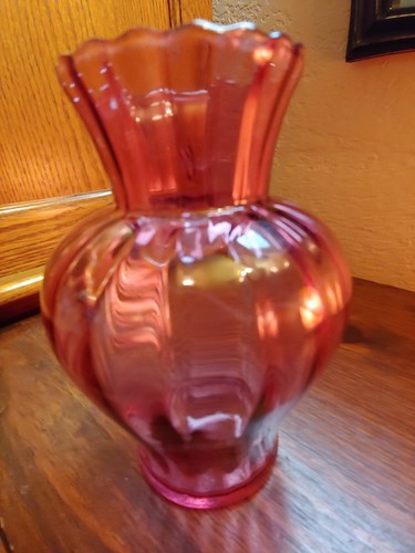 VINTAGE CRANBERRY PINK RIBBED SCALLOP TRIM  GLASS 6 1/4