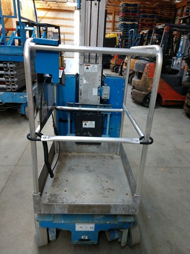 2009 Genie GR20 vertical lift scissor lift man lift low hours