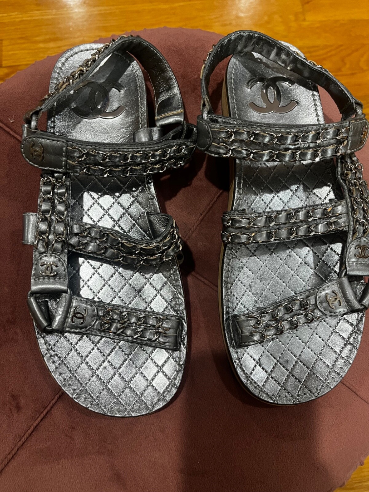 CHANEL  ミュール　38 Buy CHANEL White Quilted Leather Sandals 38.5 | Exclusive