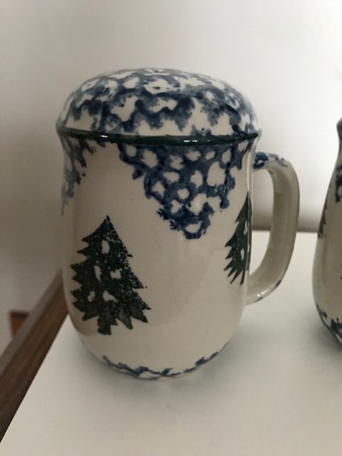 Tienshan Folk Craft CABIN IN THE SNOW SALT & PEPPER SHAKER SET 4 3/8” Tall