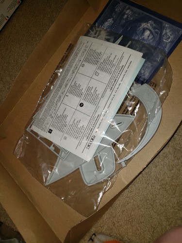 Star Trek Deep Space Nine U.S.S. Defiant AMT  Model Kit 8255 open as is space