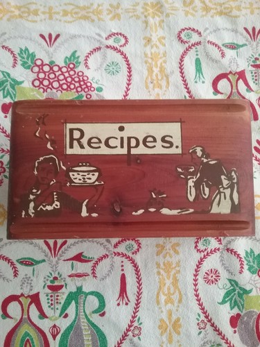 Vintage Cedar  Recipie Box File Grafton North Dakota Souviner 1950's 5×3 Cards