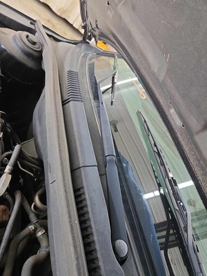 Used Right Wiper Arm fits: CHEVY CRUZE 11 12 13 14 15 16