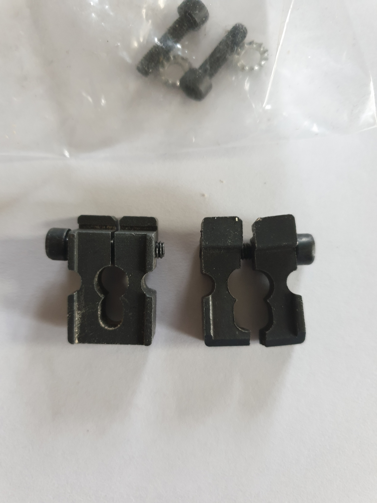 Axminster Pair of Blade Clamps for AWVFS Scroll Saw 5052511019540 eBay