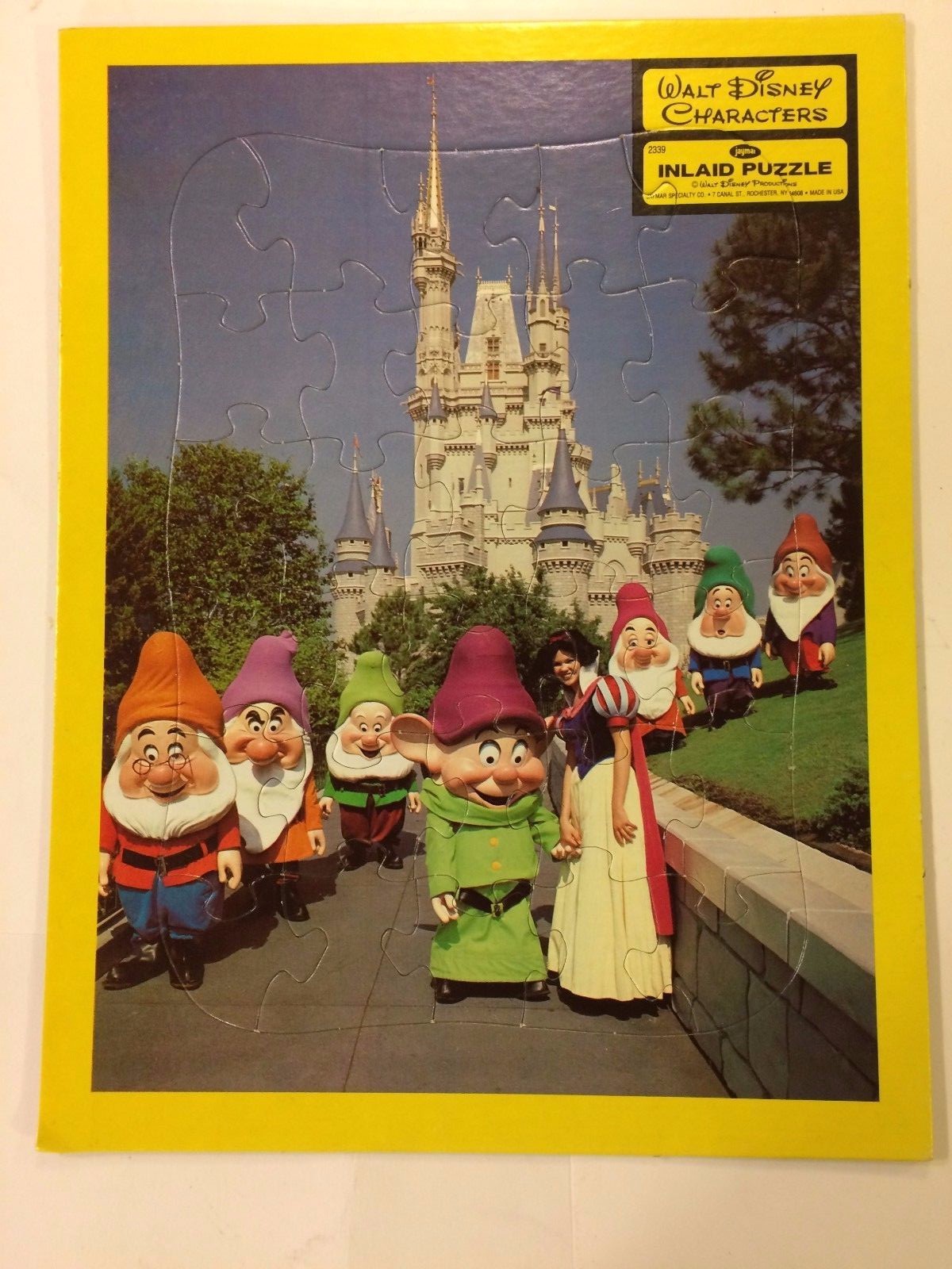 Vtg Walt  Disney Characters Inlaid Jaymar Puzzle Snow White Dwarf Photo Castle
