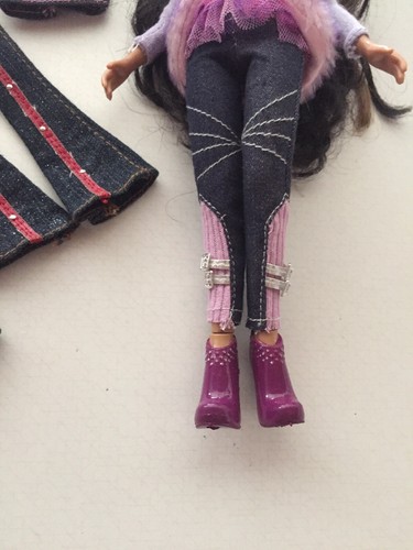 Bratz Yasmin (?) Doll With Extra Clothes Jeans & Pink Vest & Purple Outfit Lot