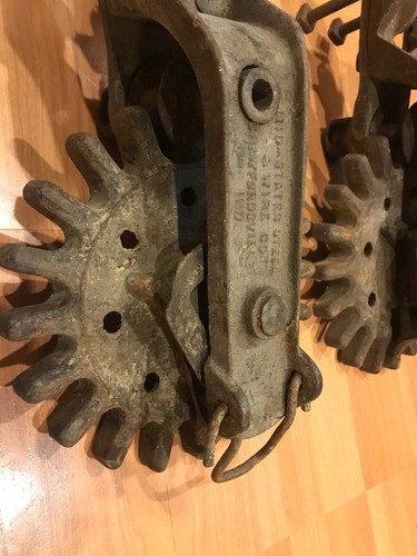 Pair Of industrial steampunk cast iron gear sprocket lamp Part Metal Art Antique