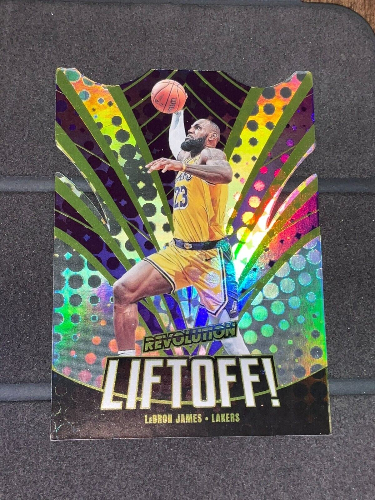PANINI NBAカード REVOLUTION CHINESE NEW YEAR LeBRON JAMES #14 送料無料 中古 IT1 333_19_3016