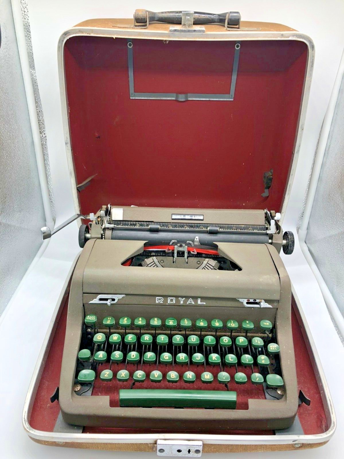 Working Antique Portable Royal Manual Typewriter Quiet De Luxe In Original Case