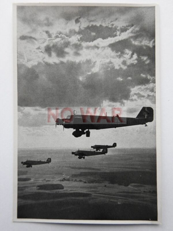 WWII GERMAN ORIGINAL CIGARETTE CARD PHOTO / SAMMELWERK BOMBERS UNDER NUREMBERG
