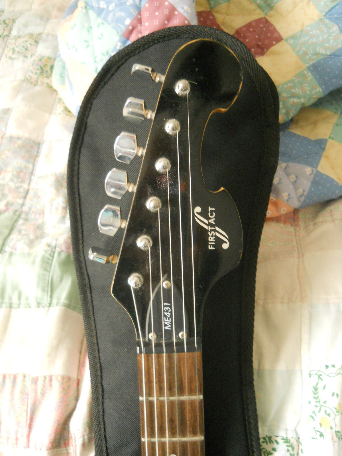 First Act Electric Guitar Model ME431 with Gigbag Serial No. 4319D22895