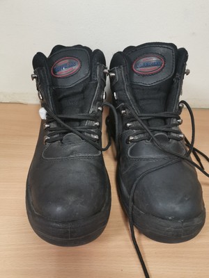 8 safety boots
