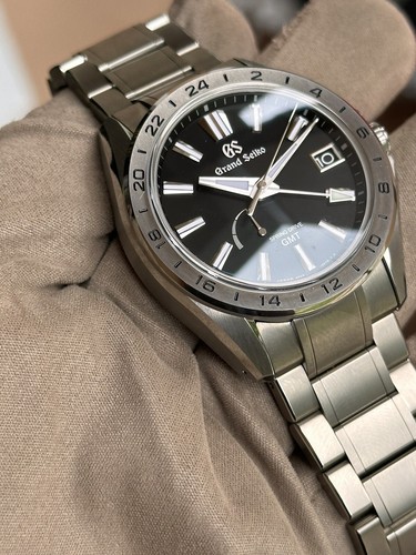 Pre-owned Seiko Grand  Evolution 9 Collection Sbge283 Spring Drive Gmt Titanium Watch 41mm