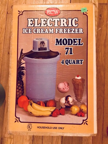 Vintage Richmond Cedar Works 4 quart Model 71- Ice Cream Freezer electric