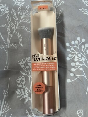 Real Techniques Prep Complexion Blender Brush Use With Foundation, Primer, Serum