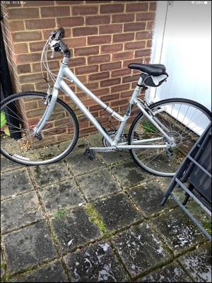 ladies giant hybrid bike