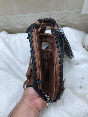 Louisville FPA205YH Girls High End 31” Softball Catchers Mitt Right Throw NWTags