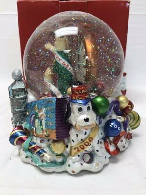 2000 New Year Disney Globe w/Box