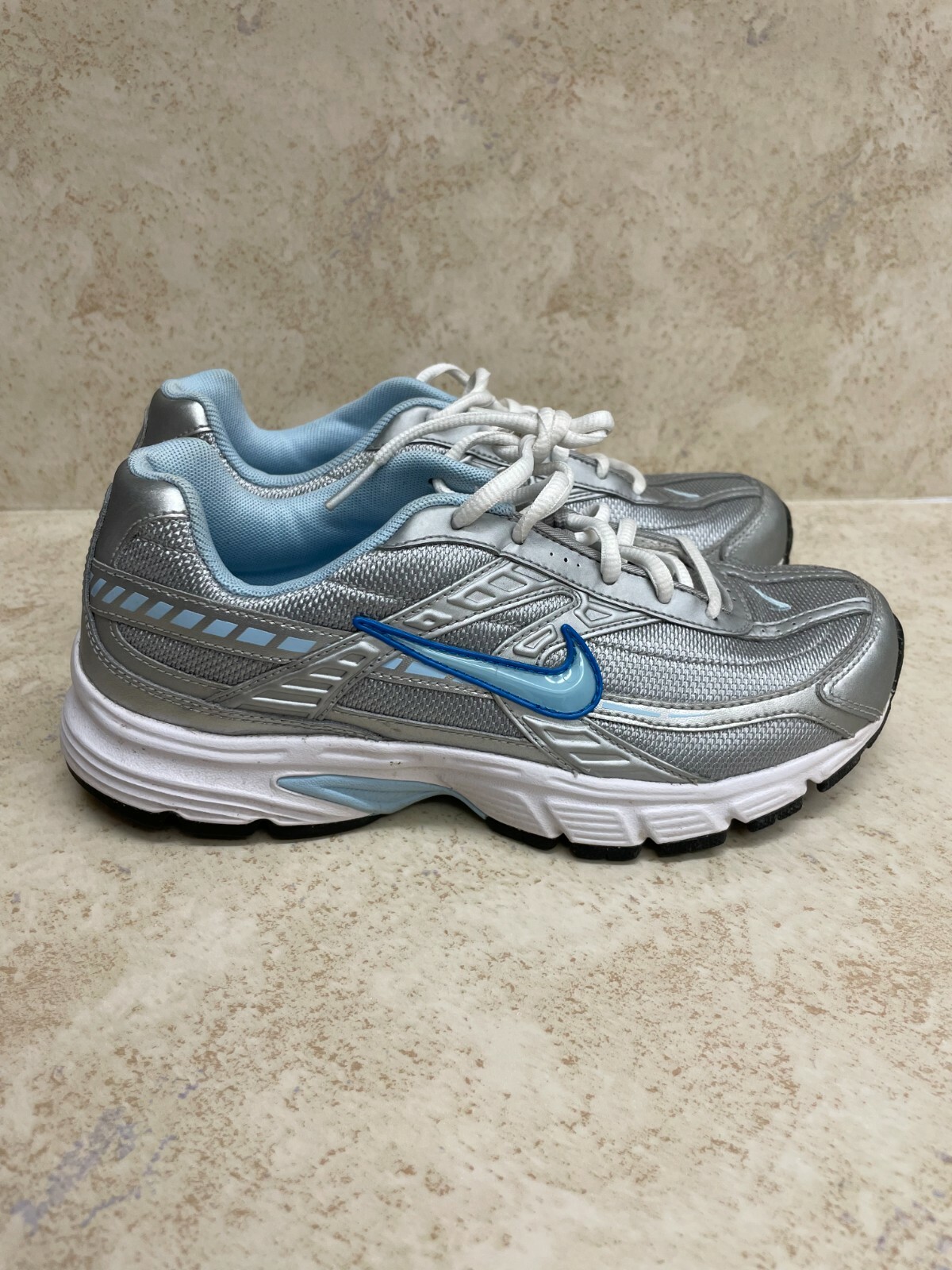 Nike Initiator Womens Size 7 Athletic Running Shoes Sliver