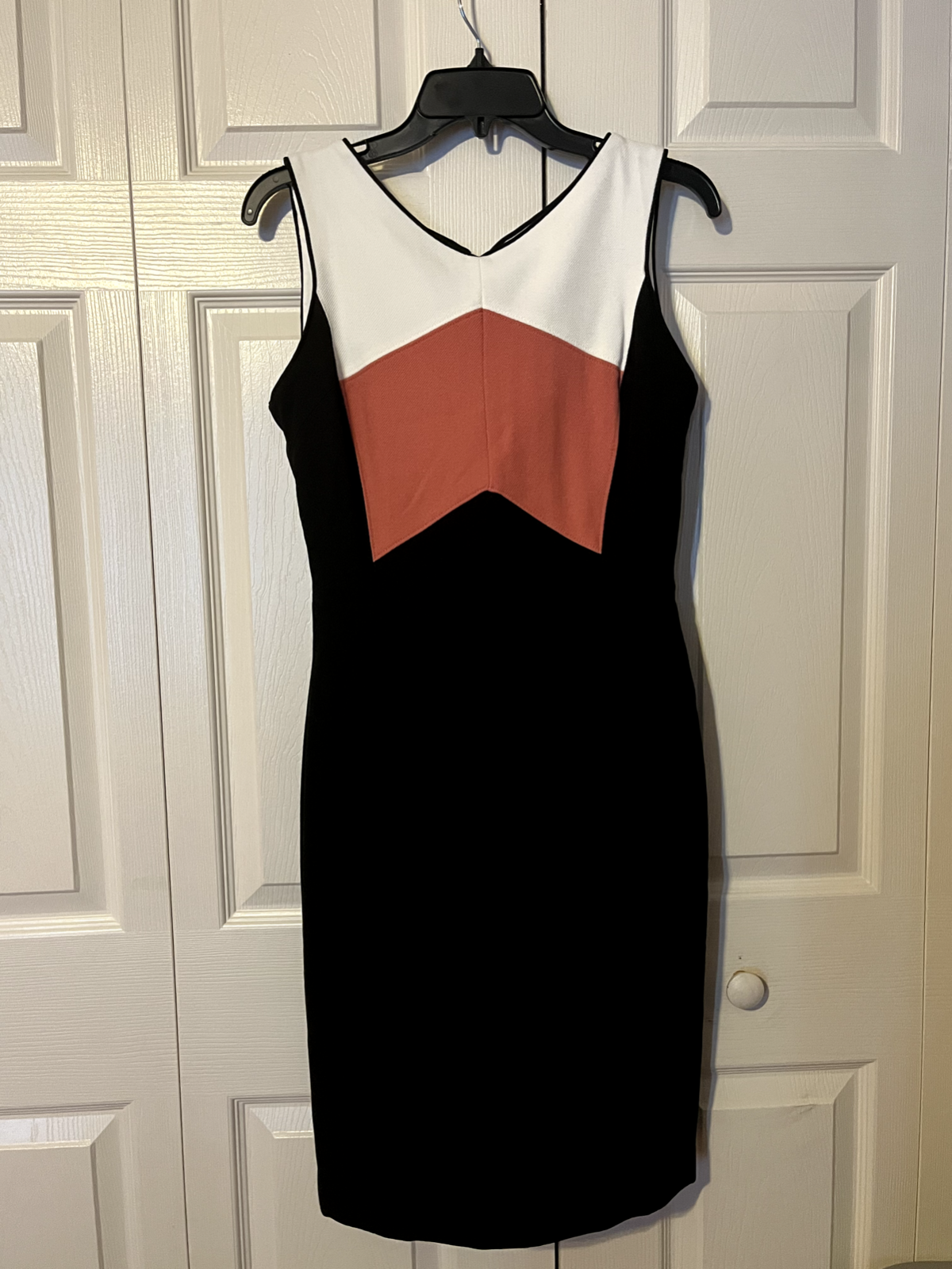 White House Black Market Colorblock Sheath Dress in Adobe with Ecru Size 4 NEW