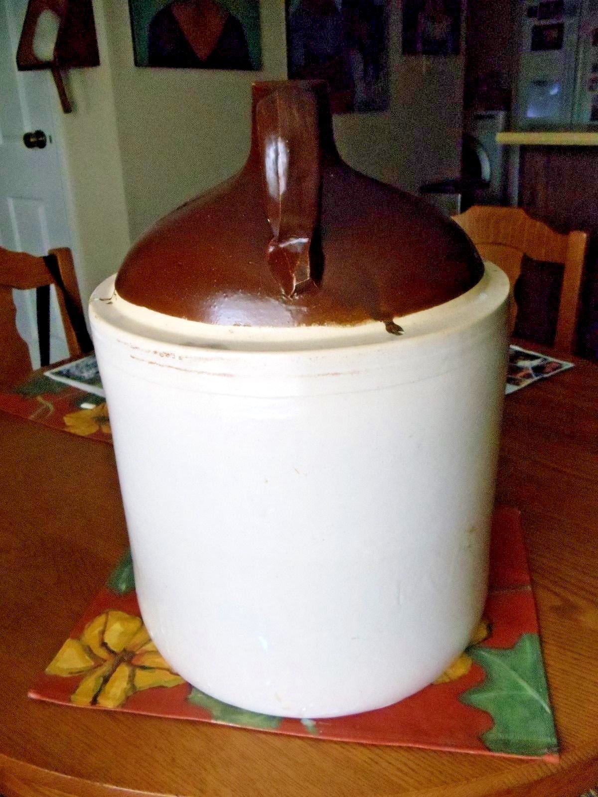 VINTAGE BLUE RIBBON BRAND 5 CROCK JUG - NO CHIPS OR CRACKS           0810-5