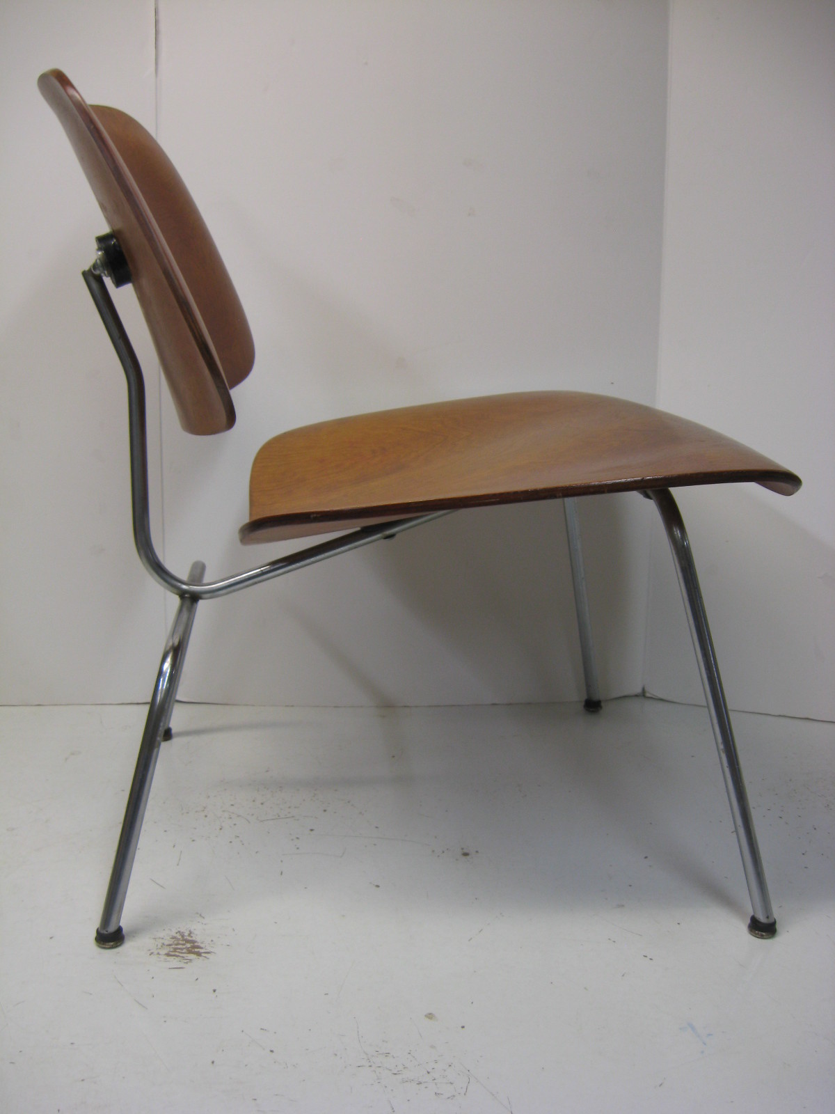 EARLY EAMES HERMAN MILLER LCM CHAIR- RARE  MOUNTS-DOMES OF SILENCE-ZEELAND LABEL