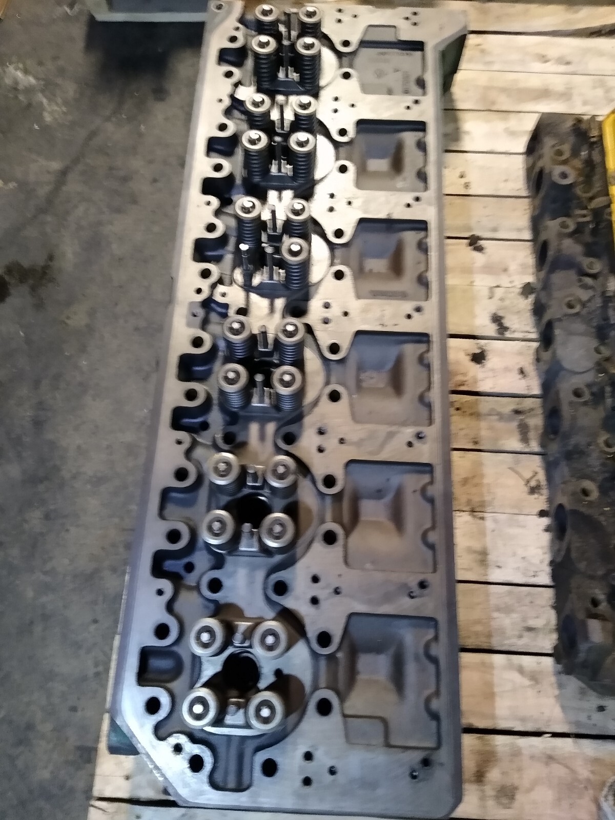 Volvo D12 Engine Cylinder Head 8170101 Core | OE