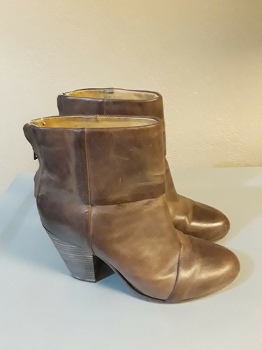 burberry women's riddlestone wrap rain booties