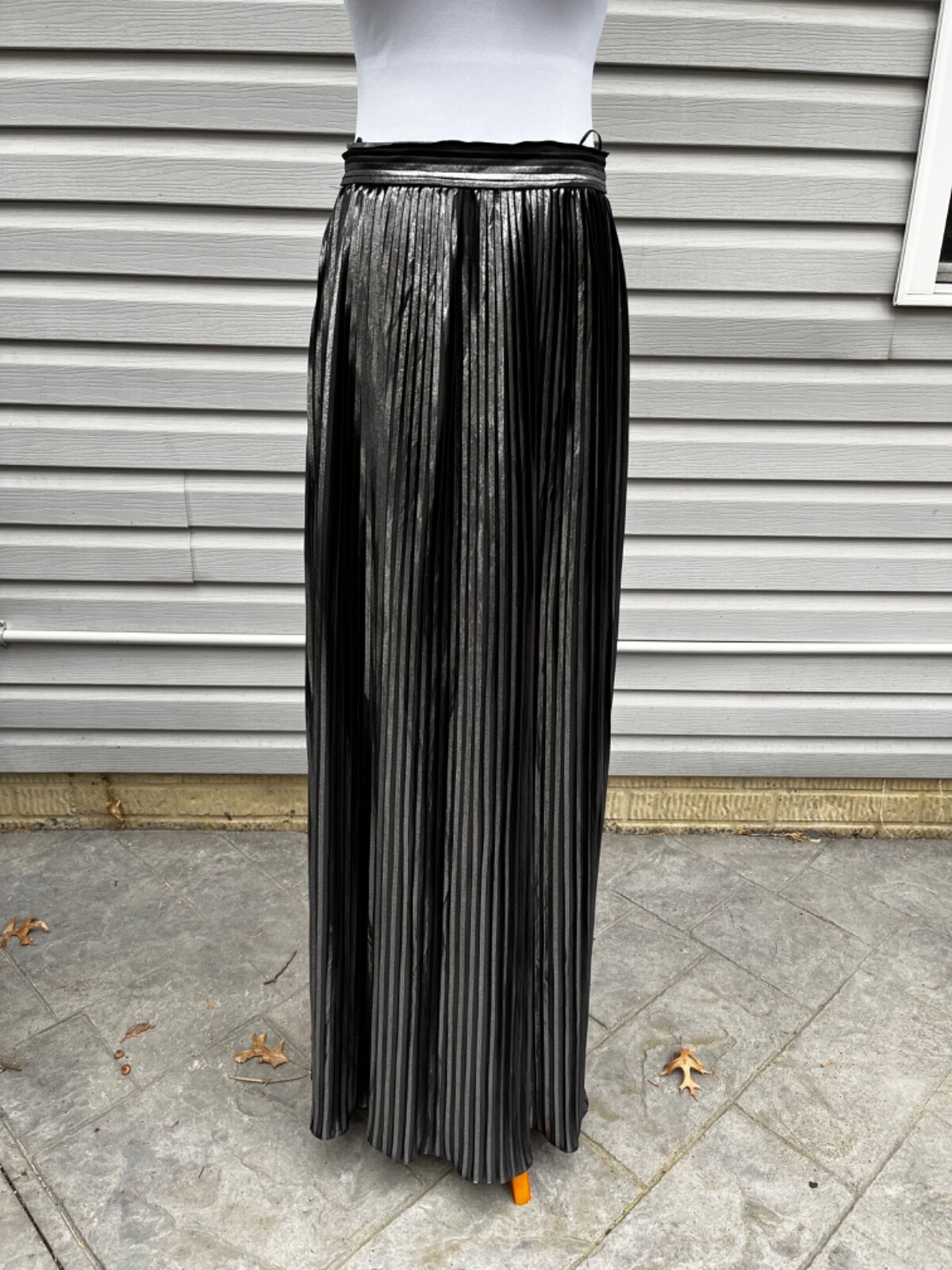 NWOT AIDAN MATTOX PLEATED BLACK AND SILVER MAXI LONG SKIRT