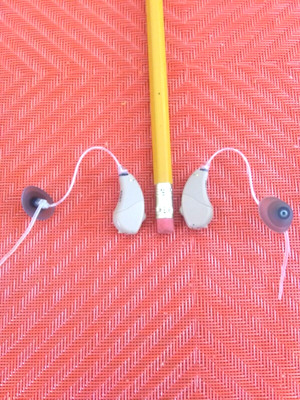Pair  programmable  DIGITAL RIC HEARING AID LEFT/ right 4 programs, 2 mics ,