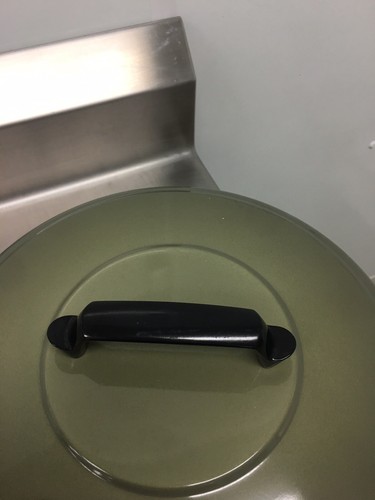 Vintage Regal Quality Aluminum 2 piece Covered Cake keeper. Avacado